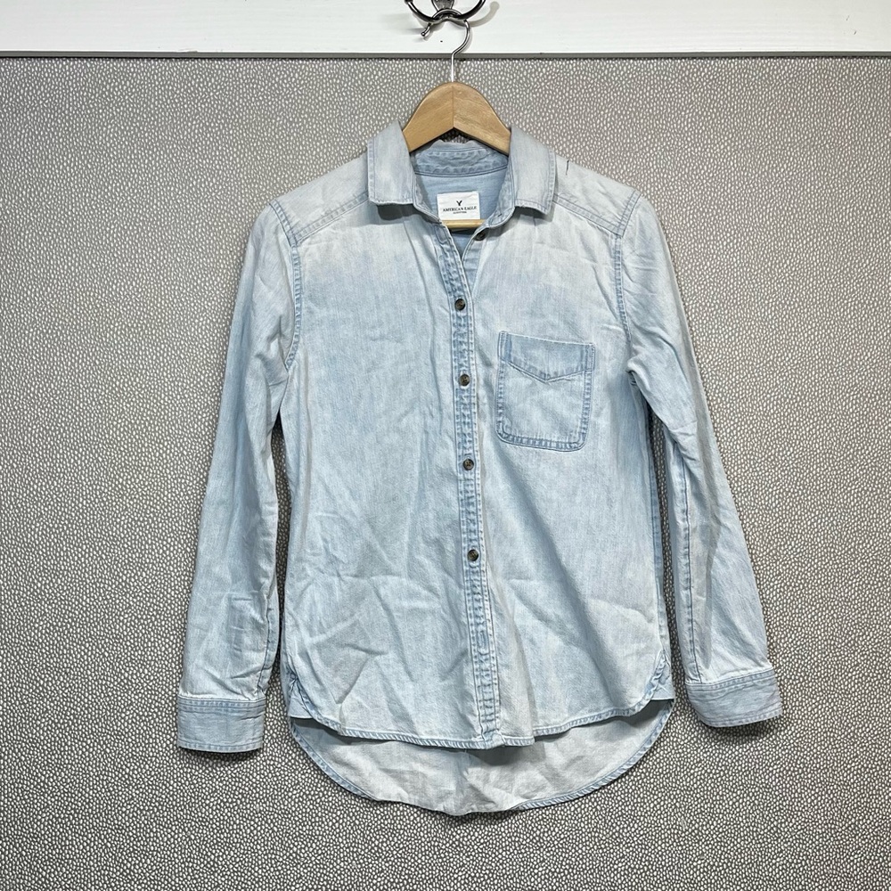XS American Eagle Outfitters Boyfriend Denim Shirt
